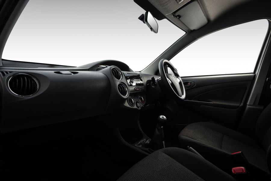  Toyota Etios Hatchback 2015 года  (ZA) (фото 15 из 16)
